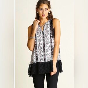 Umgee Women’s Black and White Sleeveless Tunic Blouse with Lace detail